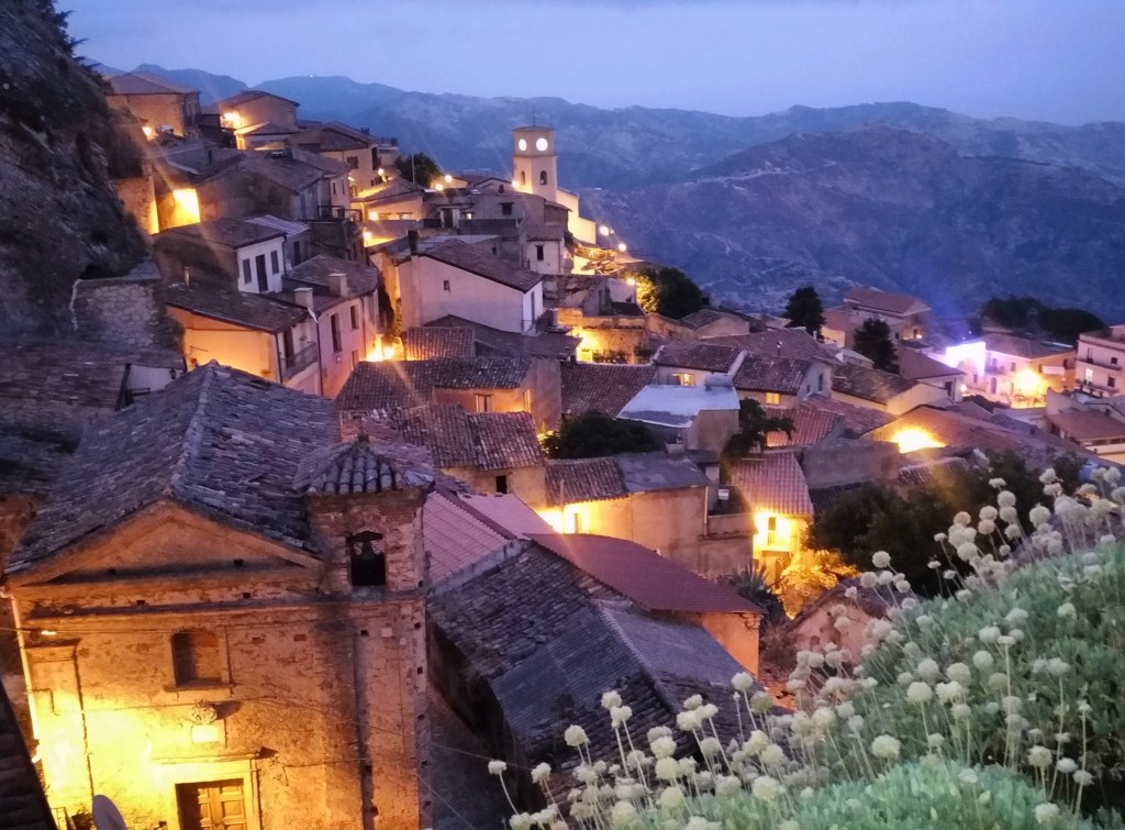 Il contagio della felicità: Bova, storia di un&nbsp;viaggio